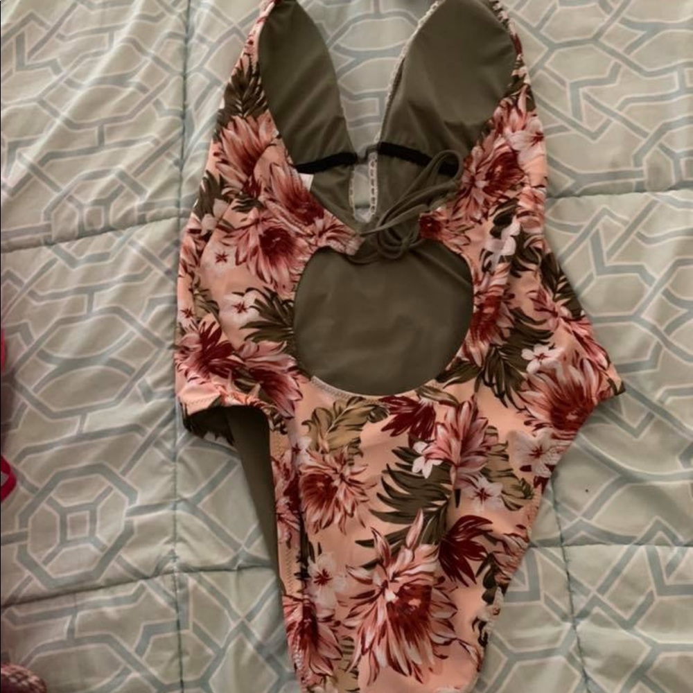 Bathing suit - Picture 3 of 3
